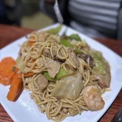 Jane's Seafood & Chinese Restaurant - Shrimp Lo Mein