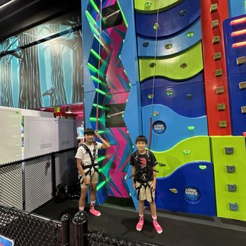 Flying Squirrel - Trampoline Parks Near Me - Everett, Washington