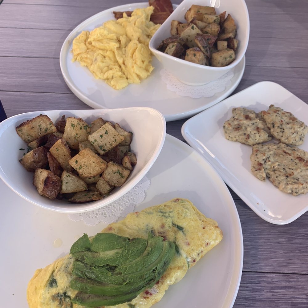 Grove Brunch Cafe - Egg Omelet with Chicken Sausages/ Scrambled Eggs with bacon and herb roasted potatoes. - Breakfast & Brunch Near Me - El Paso, Texas Grove Brunch Cafe - Egg Omelet with Chicken Sausages/ Scrambled Eggs with bacon and herb roasted potatoes. - Breakfast & Brunch Near Me - El Paso, Texas
