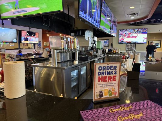 Pluckers Wing Bar by null