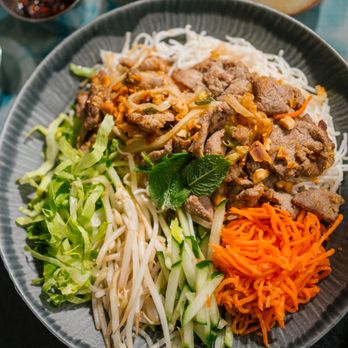 Hem Social - Saute Beef & Shaved Onions Vermicelli Bowl - Vietnamese Near Me - Toronto, Ontario