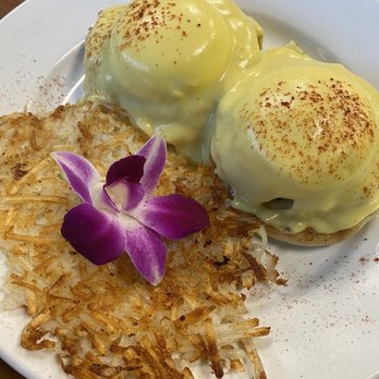 Guieb Cafe - Crab Cake Benedic - New American Near Me - Honolulu, Hawaii
