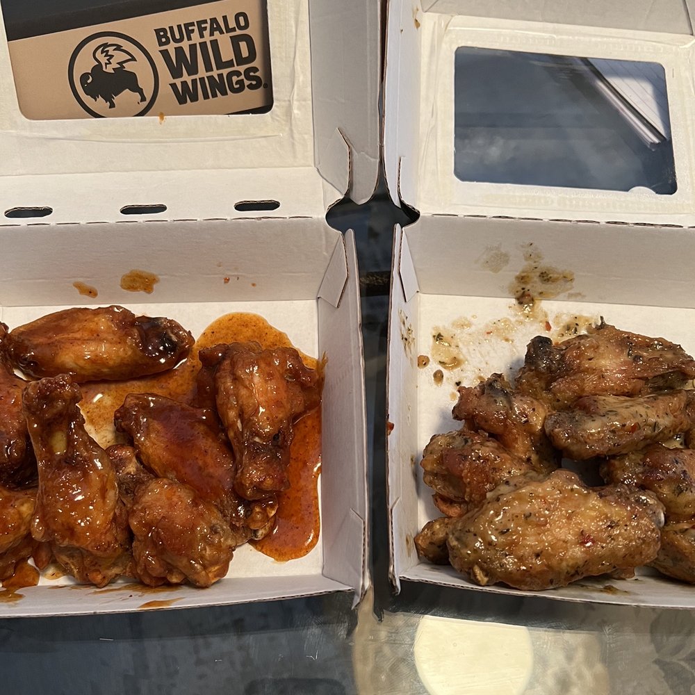 Buffalo Wild Wings - Mango Habanero and Garlic Parm Traditional Wings - Chicken Wings Near Me - Riverview, Florida