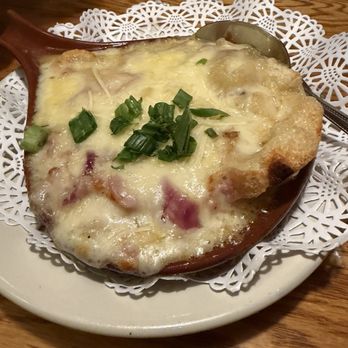 No Frill Bar and Grill - Drunken Cheese Bread - American Near Me - Norfolk, Virginia No Frill Bar and Grill - Drunken Cheese Bread - American Near Me - Norfolk, Virginia