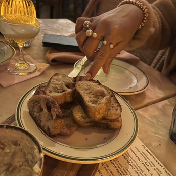 Joliet Restaurant and Bar - Extra bread with artichoke - Cafes Near Me - Playa Vista, California