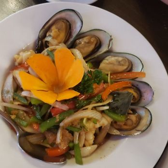 Ban Chok Dee Thai Cuisine-Maple Ridge - Overcooked chewy seafood dish - Thai Near Me - Maple Ridge, British Columbia Ban Chok Dee Thai Cuisine-Maple Ridge - Overcooked chewy seafood dish - Thai Near Me - Maple Ridge, British Columbia