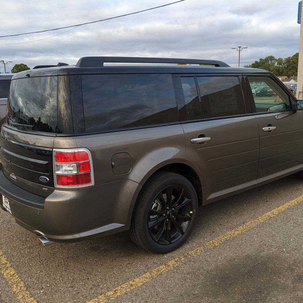 Pat Milliken Ford - I love the ugliness and smooth ride of this vehicle. :) And the two-tone color is the deal-maker for me. - Car Dealers Near Me - Redford, Michigan