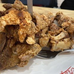 Cid's Ma Mon Luk - Crispy pata