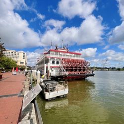 John P. Rousakis Riverfront Plaza - Georgia Queen