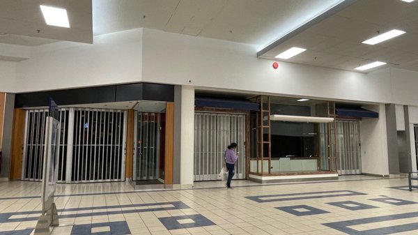 Shoppers World Brampton by null