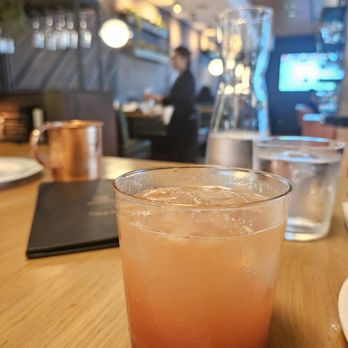 Earls Kitchen + Bar - Canadian (New) Near Me - Burnaby, British Columbia