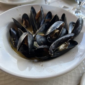 Villa D'Aqua - Mussels in white wine sauce - Italian Near Me - Bellmore, New York Villa D'Aqua - Mussels in white wine sauce - Italian Near Me - Bellmore, New York