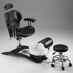No Chip Queen - One of a kind pedi chair! disposable bath liners each time you get a pedi !