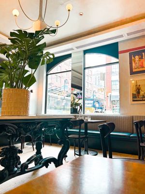 Capo & The Spritz by null