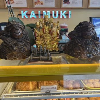 Donut King Hawaii - Counter top. - Donuts Near Me - Honolulu, Hawaii Donut King Hawaii - Counter top. - Donuts Near Me - Honolulu, Hawaii