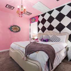 VillaDirect Vacation Homes - Sleep like Alice in Wonderland