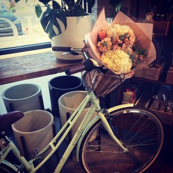 Camelback Flowershop - These amazing people let me park my bike in the shop while I was shopping - Florists Near Me - Phoenix, Arizona