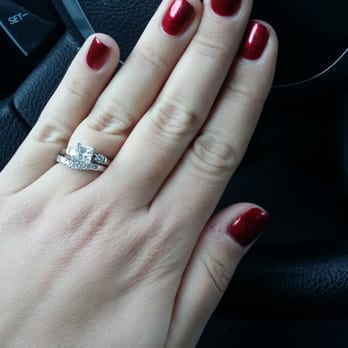 Nail Bliss - Red Fingers and Mistletoes by OPI - Nail Salons Near Me - Des Plaines, Illinois