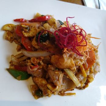 Coco Thai - Chicken drunken noodles - Thai Near Me - Brooklyn, New York Coco Thai - Chicken drunken noodles - Thai Near Me - Brooklyn, New York