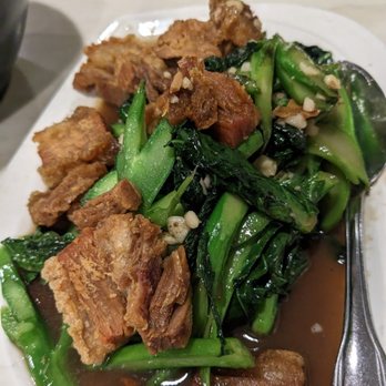 Elephant Thai Kitchen - Crispy Pork and broccoli, yum! Pork meat was a bit dry but still tasty - Thai Near Me - Long Beach, California Elephant Thai Kitchen - Crispy Pork and broccoli, yum! Pork meat was a bit dry but still tasty - Thai Near Me - Long Beach, California