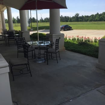 Collin Street Bakery - Pretty outdoor seating - Bakeries Near Me - Lindale, Texas Collin Street Bakery - Pretty outdoor seating - Bakeries Near Me - Lindale, Texas