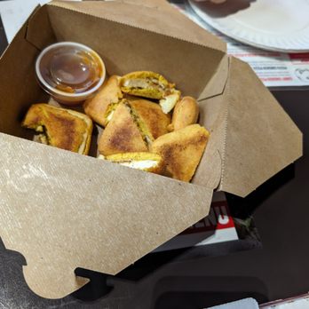 Pizza Twist - Pizza Near Me - Riverside, California