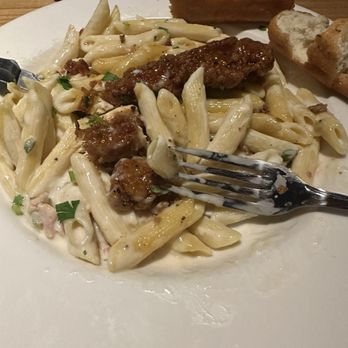 Applebee's Grill + Bar - Freezing cold Four-Cheese Mac & Cheese with Honey Pepper Chicken Tenders - American Near Me - Gilroy, California Applebee's Grill + Bar - Freezing cold Four-Cheese Mac & Cheese with Honey Pepper Chicken Tenders - American Near Me - Gilroy, California