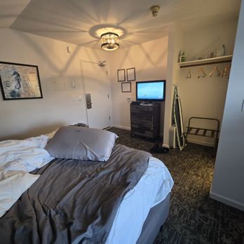 Canterbury Inn - Small flat screen TV that you can only use the remote directly in front of. - Hotels Near Me - Ocean Shores, Washington Canterbury Inn - Small flat screen TV that you can only use the remote directly in front of. - Hotels Near Me - Ocean Shores, Washington
