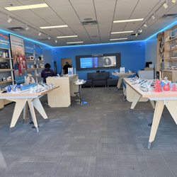 AT&T Store - I asked if I could take photo and she gave me thumbs up