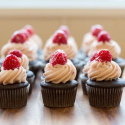 Mad Hatter Cafe + Bakeshop - Cupcakes