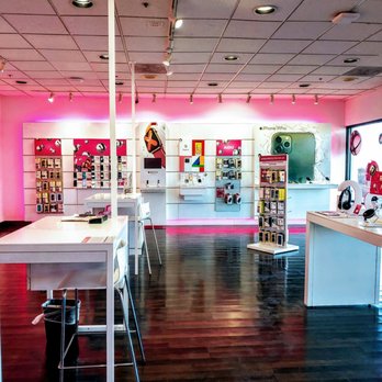 T-Mobile - Inside - Mobile Phones Near Me - Cincinnati, Ohio