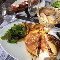 Le Grand Café de la Poste - Hamburger à la Catalone, et Tartine de Colliour, un vrai délice!