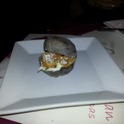 Fuera de Carta - Bocata de calamares, foto sin retoques, la pulga es de pan negro. Presentado en la ruta de la tapa
