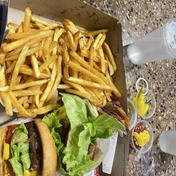 In-N-Out Burger - Omg - Fast Food Near Me - Tujunga, California