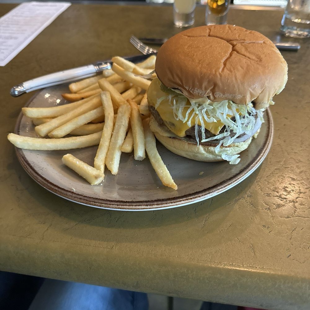 Beholder - Burger and Fries, juicy and cooked perfectly. - New American Near Me - Indianapolis, Indiana Beholder - Burger and Fries, juicy and cooked perfectly. - New American Near Me - Indianapolis, Indiana
