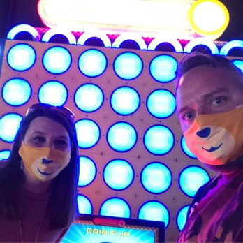 Dave & Buster's Winston-Salem - Connect 4 gigantic size - Arcades Near Me - Winston-salem, North Carolina