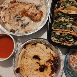 Salvadoreño - Santa Fe - Chicken and mushroom, tacos and pupusas