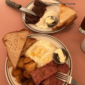 Montague Diner - Steak and eggs and eggs over easy. Missing from this picture is the chimmichuri sauce, but that came out a few seconds later. - Diners Near Me - Brooklyn, New York
