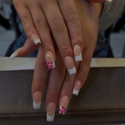 Luxe Nails - From Mia