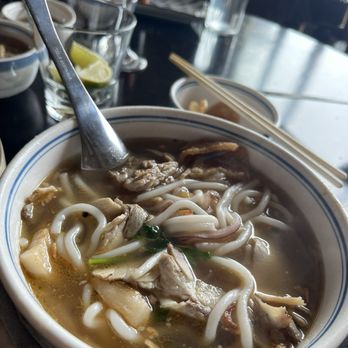 LSXO - Banh canh using bun bo hue noodles - Vietnamese Near Me - Huntington Beach, California LSXO - Banh canh using bun bo hue noodles - Vietnamese Near Me - Huntington Beach, California