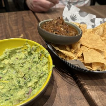 Puesto Concord - CLASSIC GUACAMOLE
Includes chips & fire roasted Molcajete salsa
avocado, cilantro, onion, fresh squeezed lime & orange - Mexican Near Me - Concord, California Puesto Concord - CLASSIC GUACAMOLE
Includes chips & fire roasted Molcajete salsa
avocado, cilantro, onion, fresh squeezed lime & orange - Mexican Near Me - Concord, California