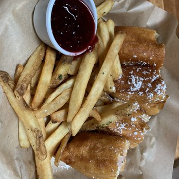 Cheddar's Scratch Kitchen - Monte Cristo (a bit greasy) - Comfort Food Near Me - Camden, Delaware