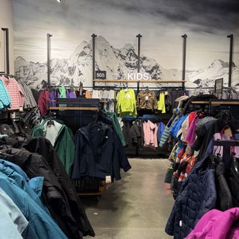 The North Face - Women's Clothing Near Me - Commerce, California
