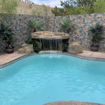 Bueno Landscape & Design - Water feature with porcelain tile - Landscape Architects or Designers Near Me Bueno Landscape & Design - Water feature with porcelain tile - Landscape Architects or Designers Near Me