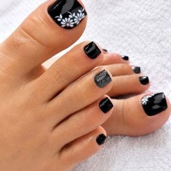 StarNailsBar - Elegant black & white floral pedicure