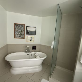Andaz Savannah - Hyatt - Bathroom - Hotels Near Me - Savannah, Georgia Andaz Savannah - Hyatt - Bathroom - Hotels Near Me - Savannah, Georgia