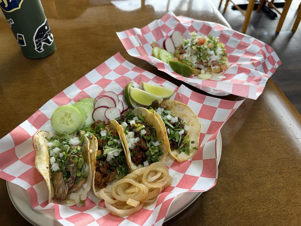 Mari Mexican Tacos Logo