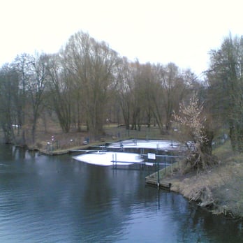 Pferdeinsel - Blick vom Blauen Wunder zur "Pferdeinsel" - Parks Near Me