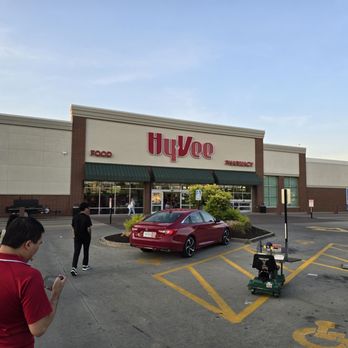 Hy-Vee - Grocery Near Me - Blue Springs, Missouri Hy-Vee - Grocery Near Me - Blue Springs, Missouri
