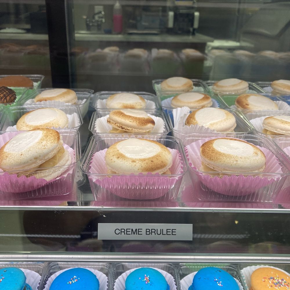komma Tea - a variety of pastries in a display case - Bubble Tea Near Me - Knoxville, Tennessee